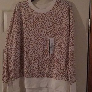 host pick!! 🎉🎉🎉Cream shirt with cheetah print